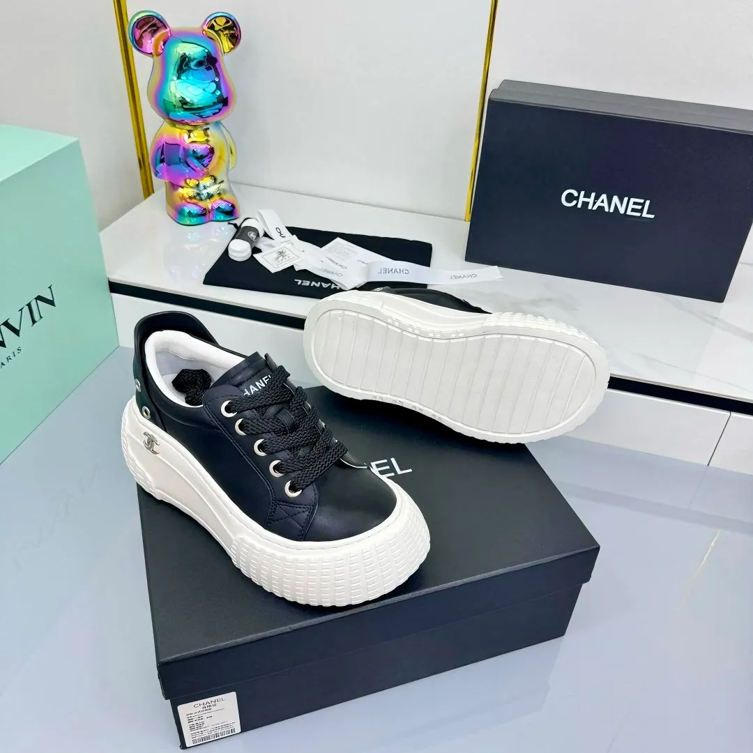 👟👟Ex-factory price 640👟👟 Chanel bread shoes ~ original calfskin panda shoes Chanel 25C latest hot style panda black and white sports shoes casual sneakers Xiaoxiang hot item classic black and white panda color coco girls must pay Fabric: original custom mixed sheepskin lining: original imported breathable mesh lining outsole: Original molded rubber + TPU combination Size: Women's 35-41